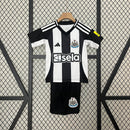 24/25 Kids Newcastle United Home Size: 16-28